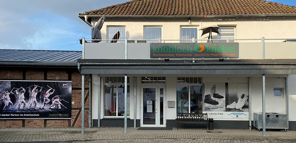 Knobloch-und-Knebel_Eingang-1